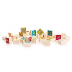 alfabet cu blocuri colorate din lemn